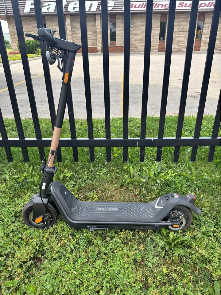 NIU KQi3 Pro Electric Scooter