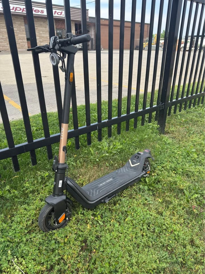 NIU KQi3 Pro Electric Scooter - photo 2