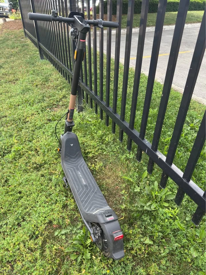NIU KQi3 Pro Electric Scooter - photo 3
