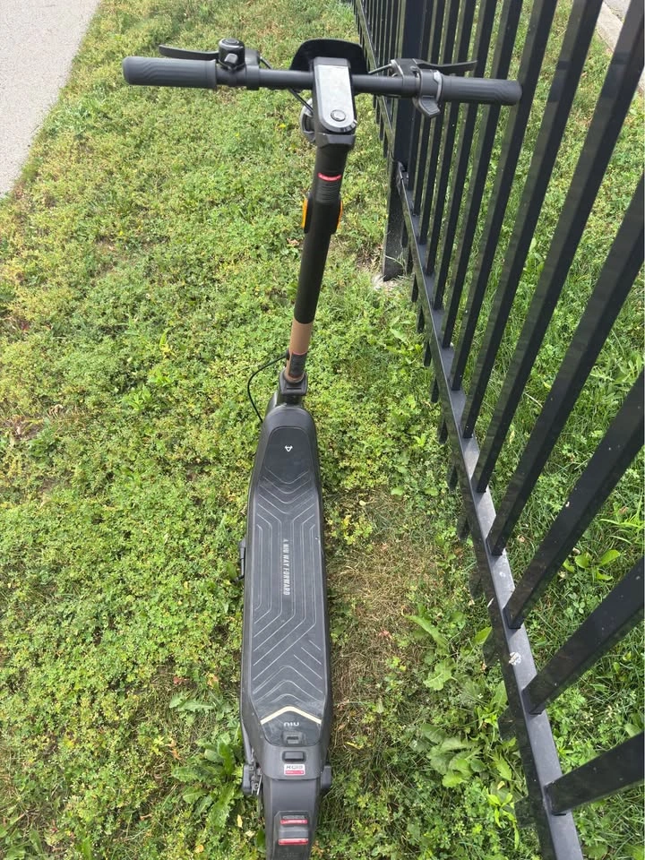 NIU KQi3 Pro Electric Scooter - photo 4