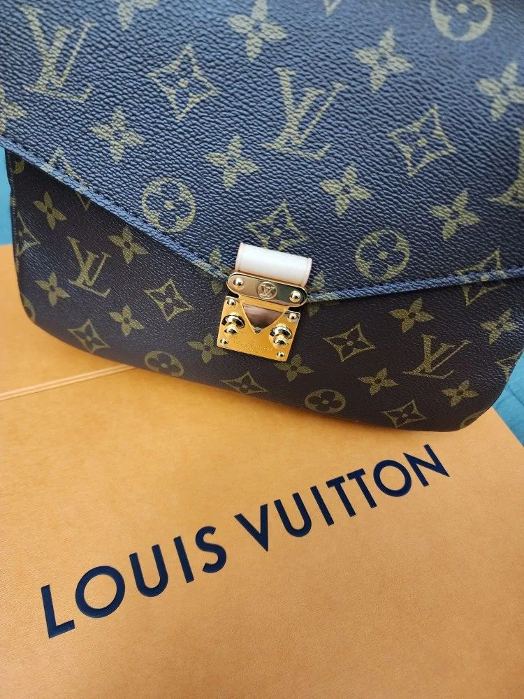 Louis Vuitton Crossbody Bag