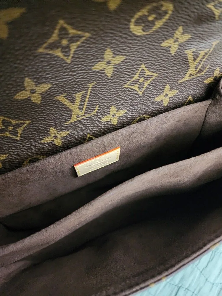 Louis Vuitton Crossbody Bag image indicator(3)