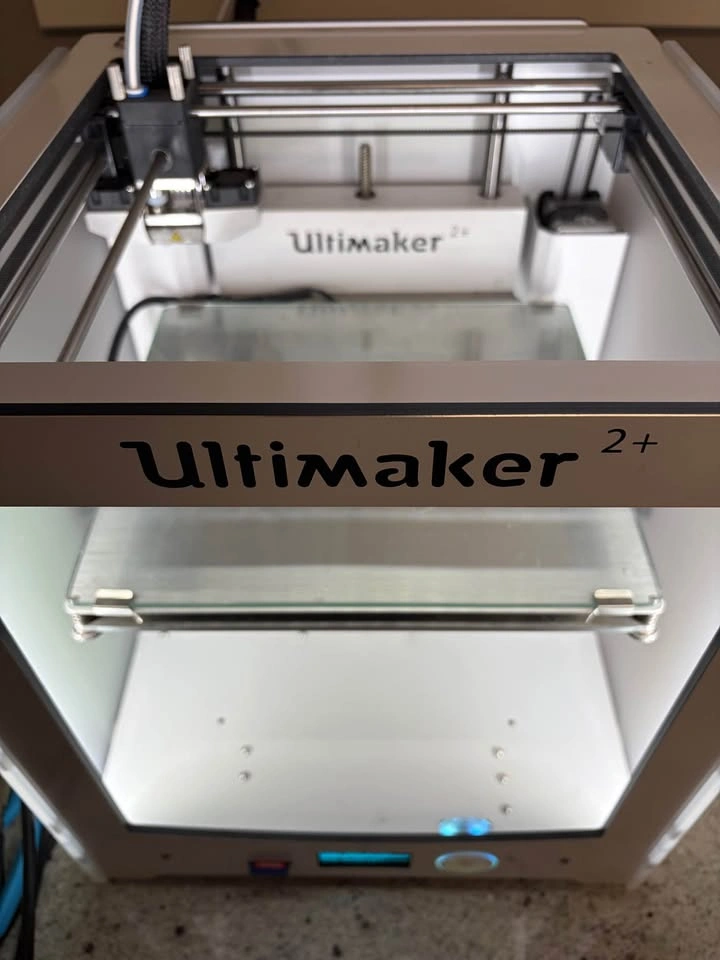 Ultimaker 2+ 3D Printer – Repair or Parts – $500 OBO - photo 3