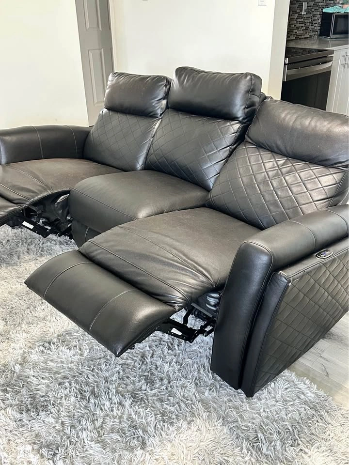 Recliner couch - photo 3