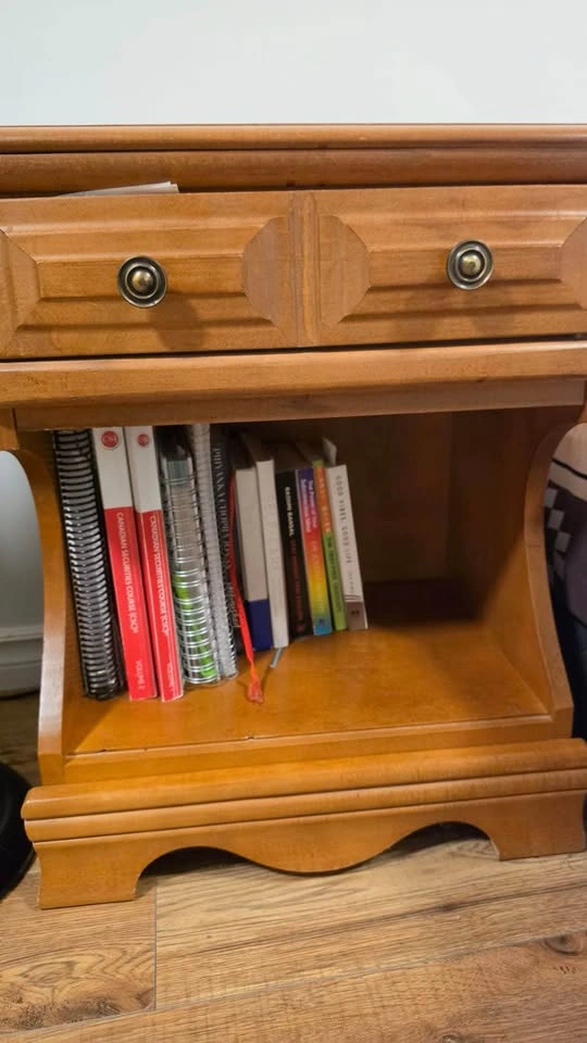 Vintage Wooden Nightstand / End Table - photo 3