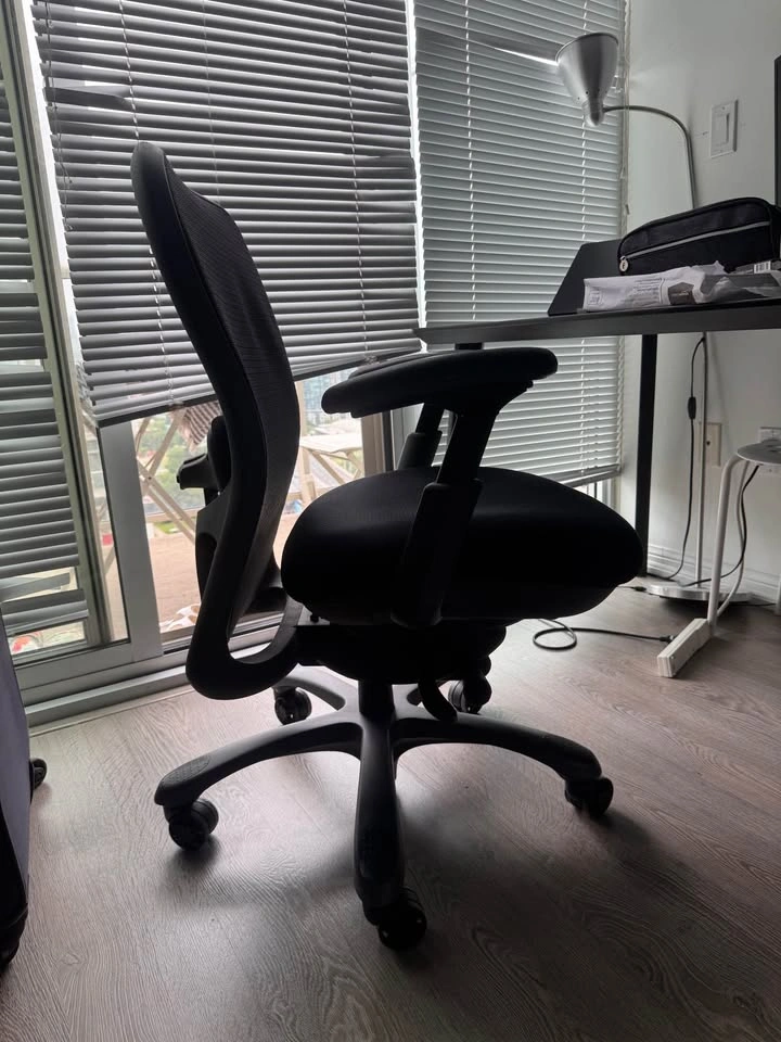 Nightingale CXO Ergonomic Office Chair – Excellent Condition - photo 2