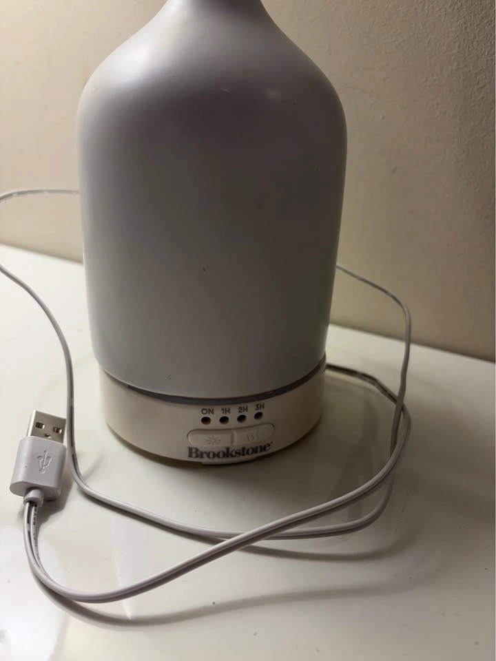 Brookstone light gray essential oil diffuser - photo 2