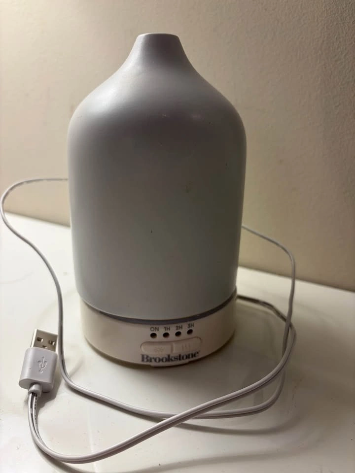 Brookstone light gray essential oil diffuser - photo 3