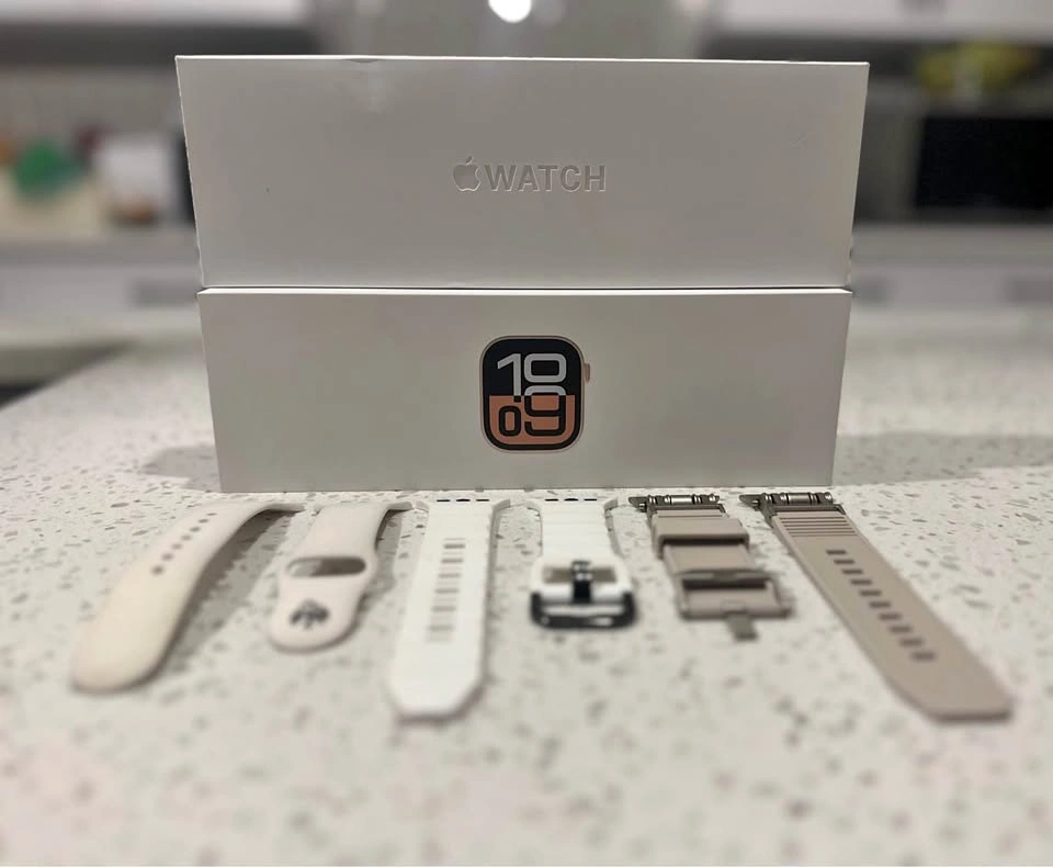 Apple Watch Series 10 - Mint Conditon