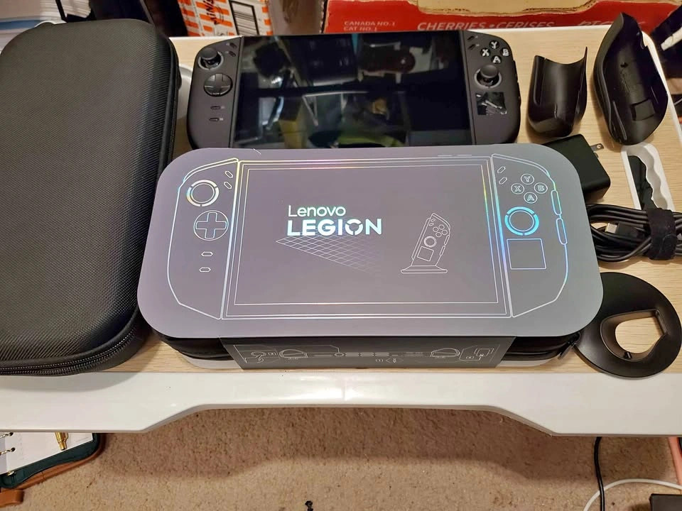 Lenovo Legion Go 2 Z2E 1TB 32GB with Hard Case and Grips