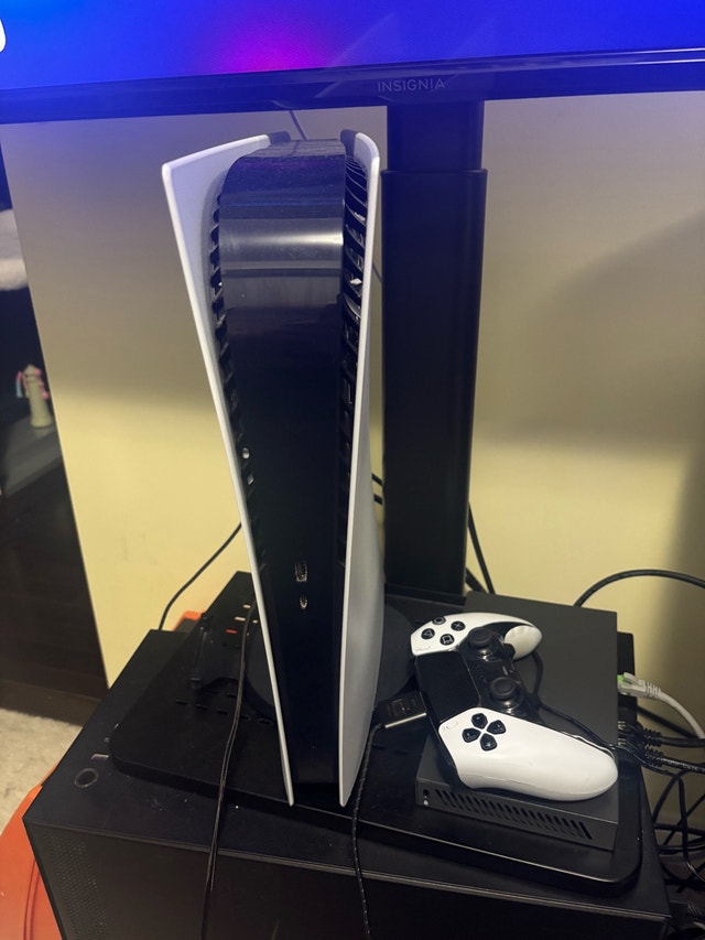 PlayStation 5 Digital Edition (Like New)
