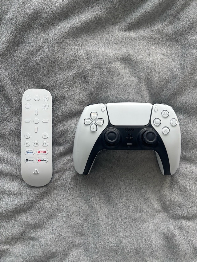 PlayStation 5 Digital Edition (Like New) - photo 2