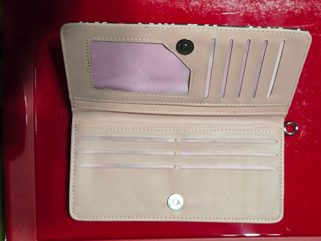 FREE Hello Kitty Long Wallet - photo 2