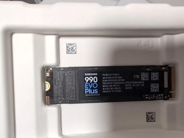 Samsung 990 EVO Plus 1TB NVMe M.2 SSD (MZ-V9S1T0) - Like New