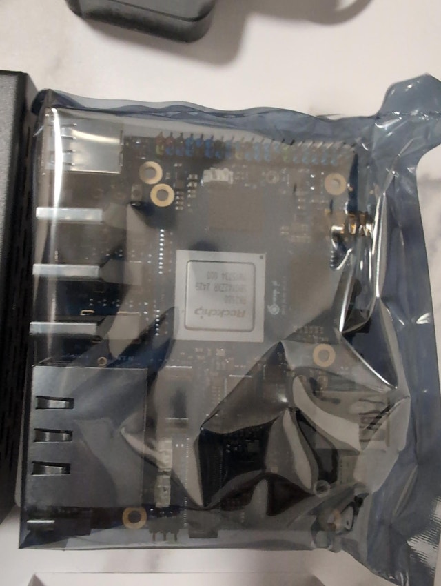 Orange Pi 5 Plus 32GB Bundle-Case, UPS