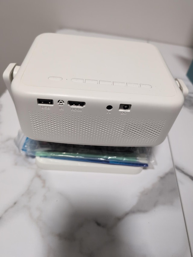 Lisowod L02 Mini Projector - 1080p, WiFi 6, Bluetooth 5.2 - photo 3