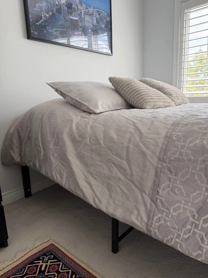 Black Metal Platform Bed Frame +(no mattress) - photo 2