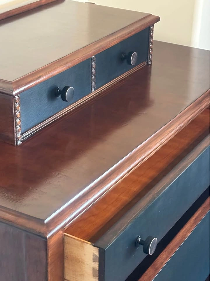 Circa 1890-1925’s Stunning Antique Tall Dresser - photo 4