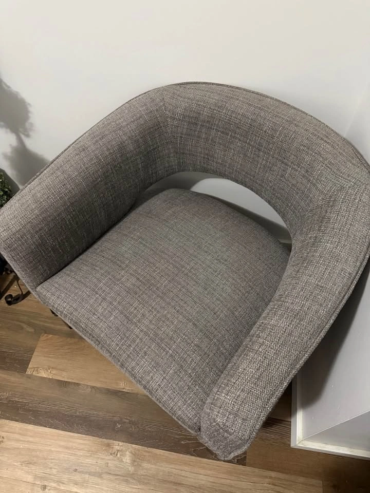 Accent Chair (Structube) + Free Cushion – Excellent Condition - photo 2