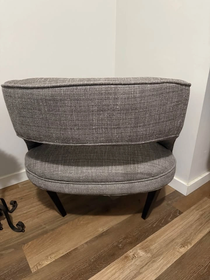 Accent Chair (Structube) + Free Cushion – Excellent Condition - photo 3