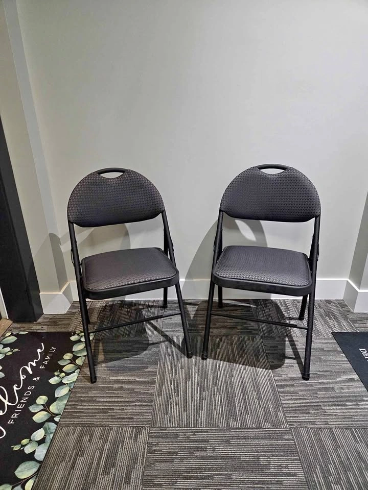 Comfortable folding chairs x2