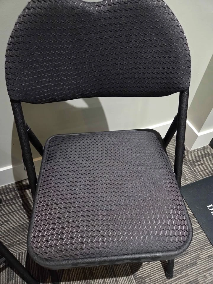 Comfortable folding chairs x2 - photo 2