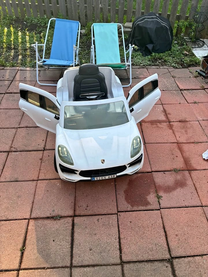 Porsche electric toy car