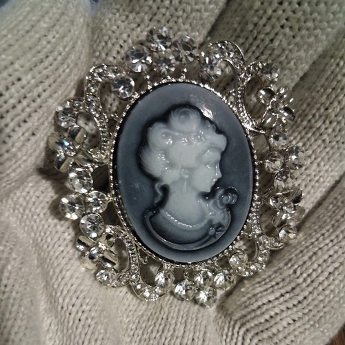 Cameo Lady Portrait Brooch Pin Rhinestone Frame Silver Tone Oval