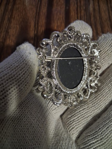 Cameo Lady Portrait Brooch Pin Rhinestone Frame Silver Tone Oval - photo 2