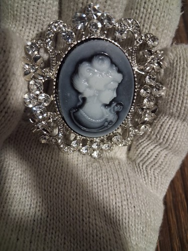 Cameo Lady Portrait Brooch Pin Rhinestone Frame Silver Tone Oval - photo 3
