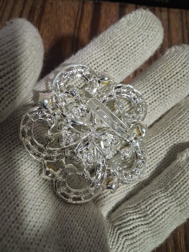 Silver Tone Flower Brooch Pin Clear Rhinestone Filigree - photo 2