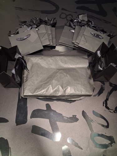 20 Solid Paper Gift Bags with Handles