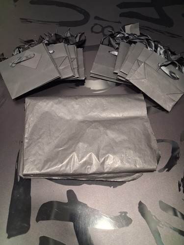 20 Solid Paper Gift Bags with Handles - photo 2