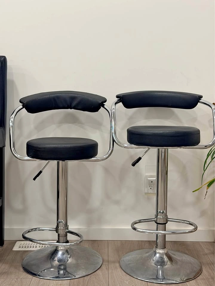 Set of 2 Adjustable Swivel Bar Stools – Black Faux Leather / Chr
