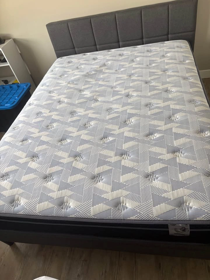 Queen Size Mattress - photo 2