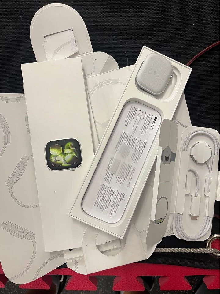 BRAND NEW Apple Watch Series 11 46mm with 1 year Apple care - photo 2