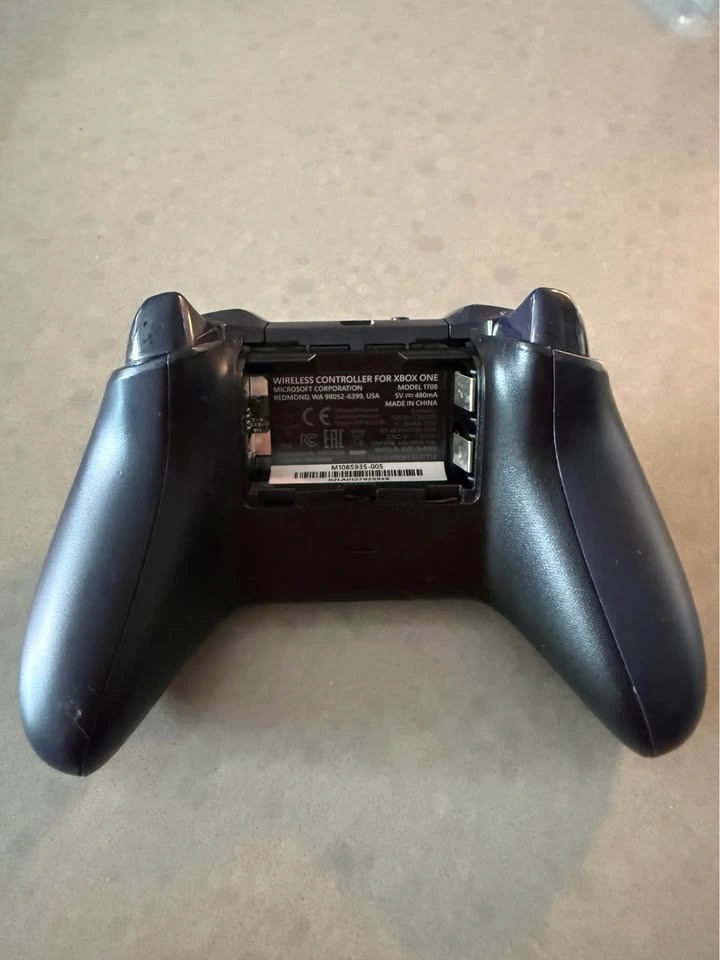Xbox One Wireless Controller Model 1708 - photo 3