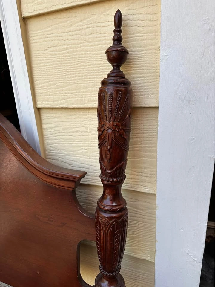 Four Poster Old English Style Queen Bed with Step Stool - photo 2