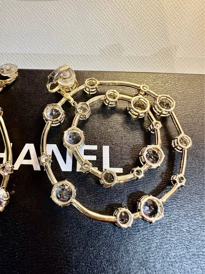 Statement Swarovski Clip-On Earrings | Elegant Glam image indicator(4)