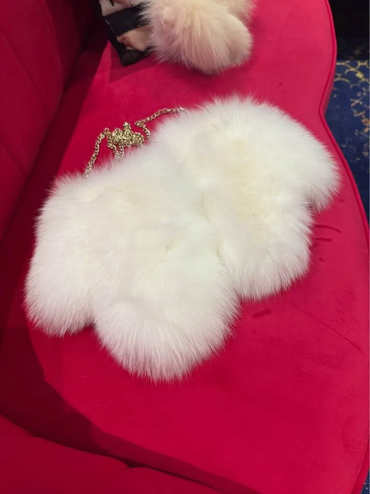 Cozy White Winter Mittens with Chain Detail – Chic & Warm image indicator(2)