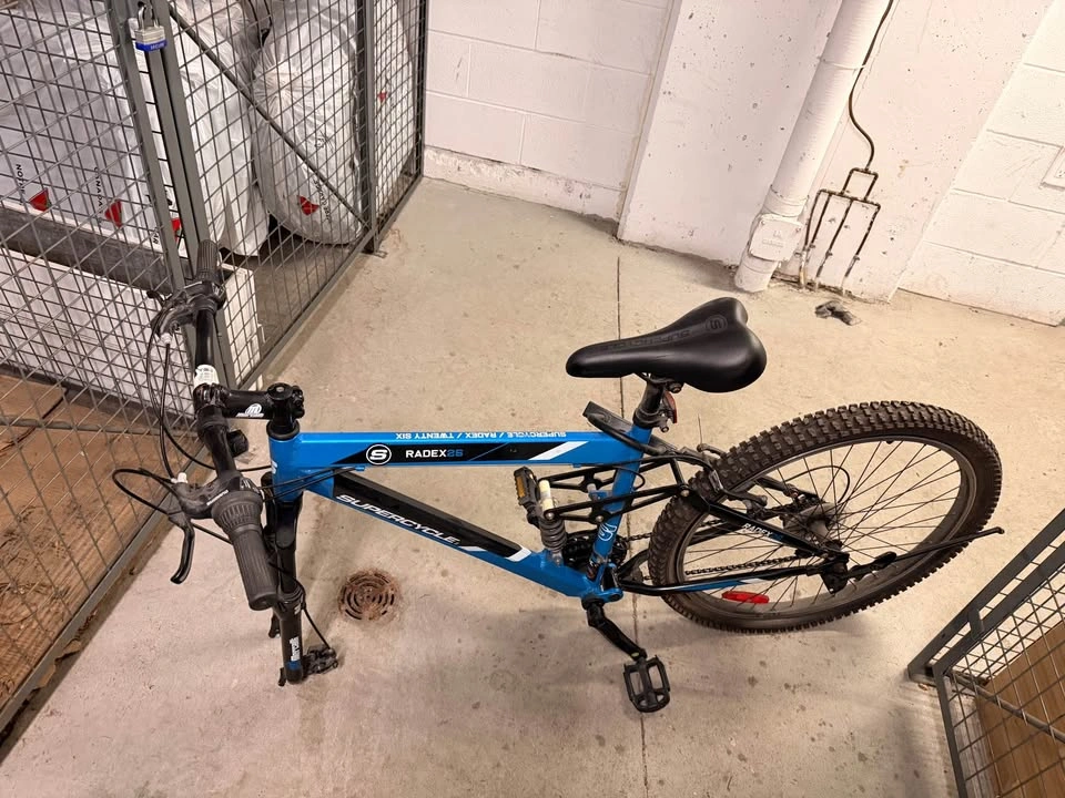 Bike for spares! New bike, just missing the front wheel! - photo 2