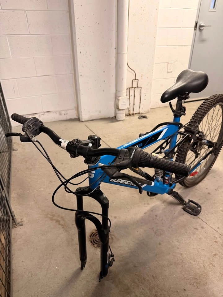Bike for spares! New bike, just missing the front wheel! - photo 3