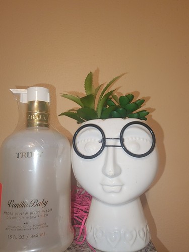 Truly Vanilla Baby Hydra Renew Body Wash 15 Oz Sealed New