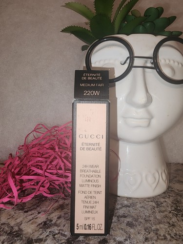GUCCI 24H Wear Breathable Foundation Luminous Matte 220W 5ml