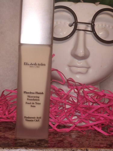 Elizabeth Arden Flawless Finish Skincaring Foundation 120W