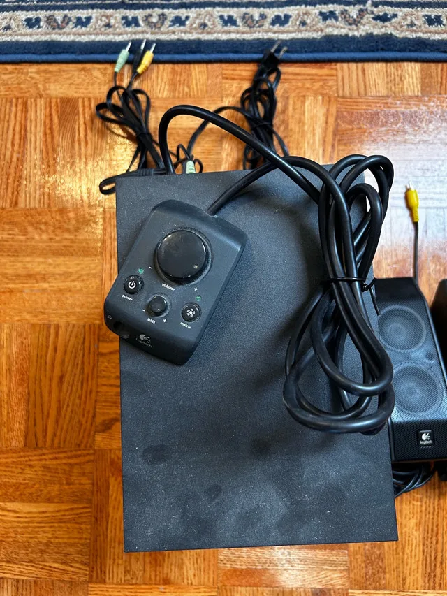 Logitech X-540 Speakers image indicator(3)