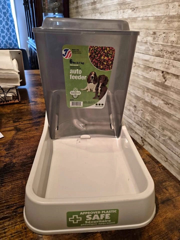 Brand New Dog Food Autofeeder 6lbs