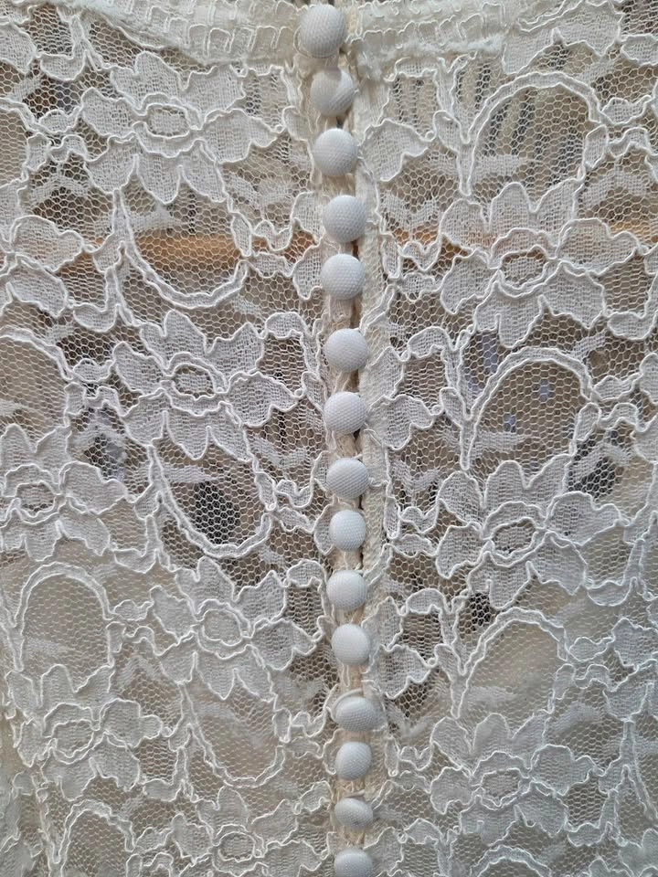 Wedding dress size small - photo 5