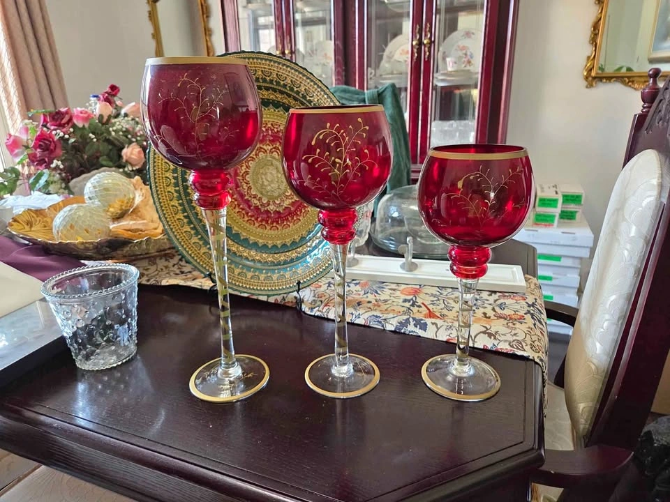 $30 - 3 pcs beautiful glass goblets