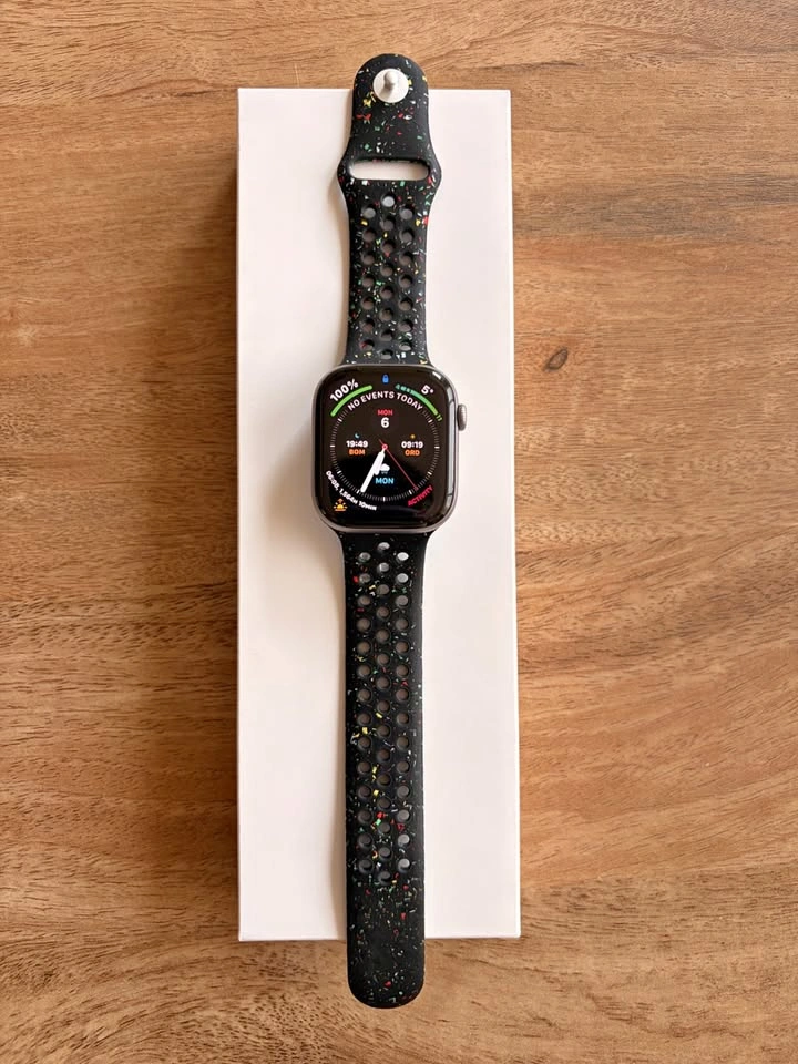 Apple Watch Series 11 (GPS, 46mm) – Space Gray